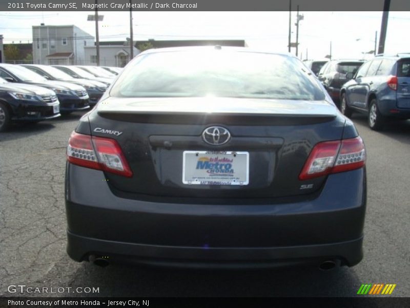 Magnetic Gray Metallic / Dark Charcoal 2011 Toyota Camry SE