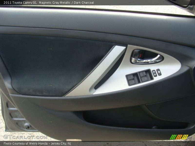 Magnetic Gray Metallic / Dark Charcoal 2011 Toyota Camry SE