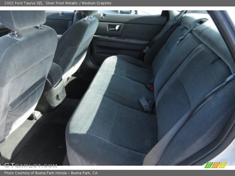 Silver Frost Metallic / Medium Graphite 2002 Ford Taurus SES
