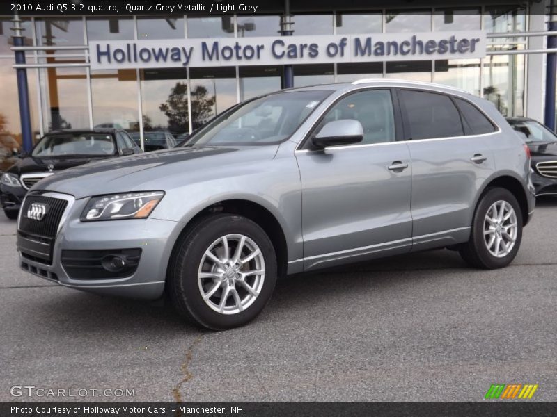 Quartz Grey Metallic / Light Grey 2010 Audi Q5 3.2 quattro