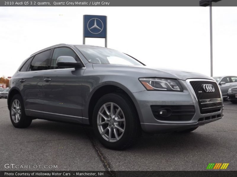 Quartz Grey Metallic / Light Grey 2010 Audi Q5 3.2 quattro