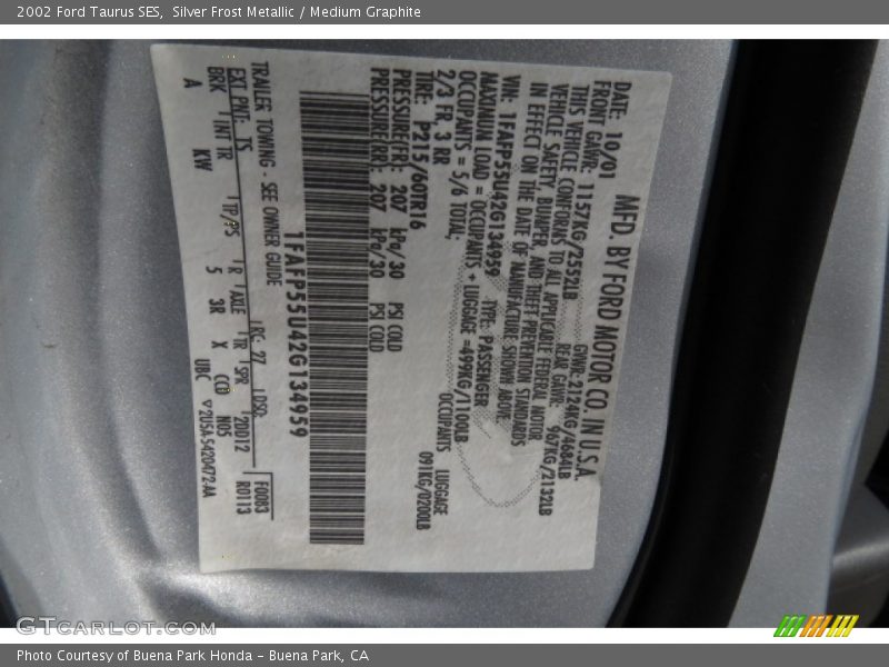 Silver Frost Metallic / Medium Graphite 2002 Ford Taurus SES