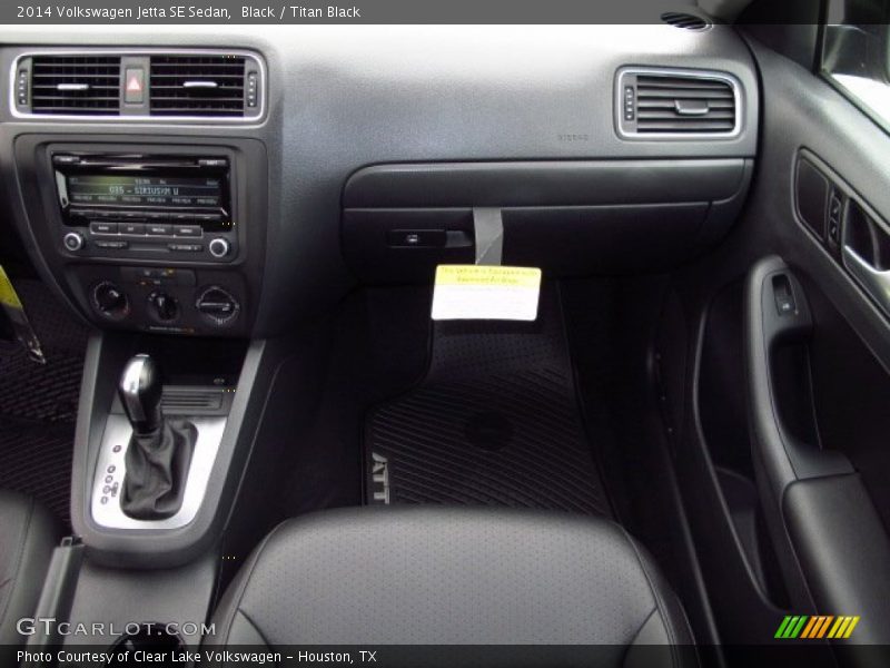 Black / Titan Black 2014 Volkswagen Jetta SE Sedan