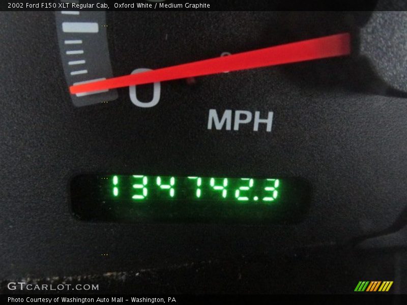 Oxford White / Medium Graphite 2002 Ford F150 XLT Regular Cab
