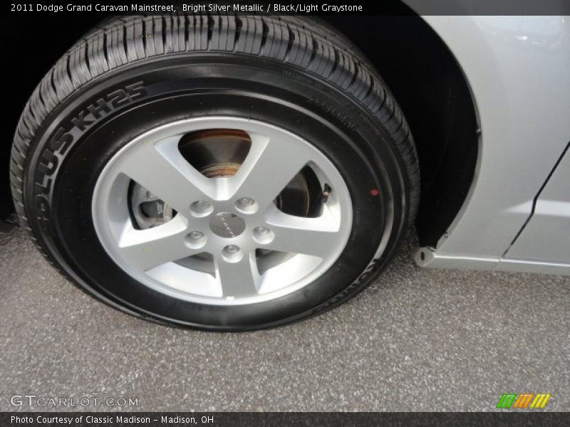 Bright Silver Metallic / Black/Light Graystone 2011 Dodge Grand Caravan Mainstreet