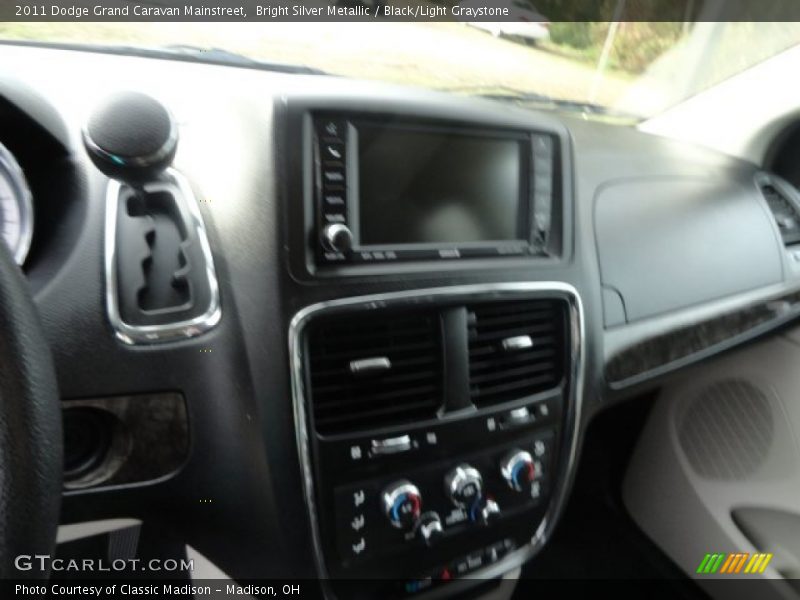 Bright Silver Metallic / Black/Light Graystone 2011 Dodge Grand Caravan Mainstreet