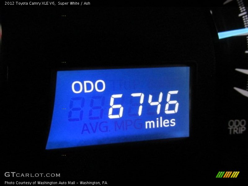 Super White / Ash 2012 Toyota Camry XLE V6