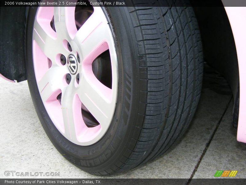 Custom Pink / Black 2006 Volkswagen New Beetle 2.5 Convertible