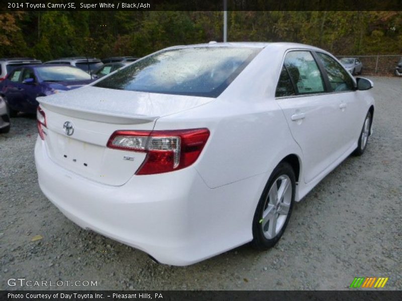 Super White / Black/Ash 2014 Toyota Camry SE