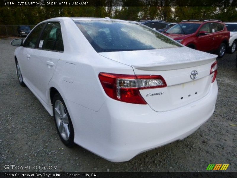 Super White / Black/Ash 2014 Toyota Camry SE