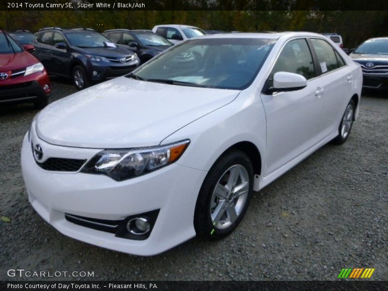 Super White / Black/Ash 2014 Toyota Camry SE
