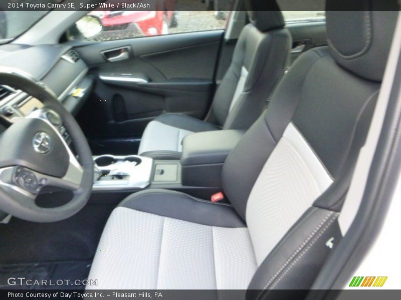 Super White / Black/Ash 2014 Toyota Camry SE