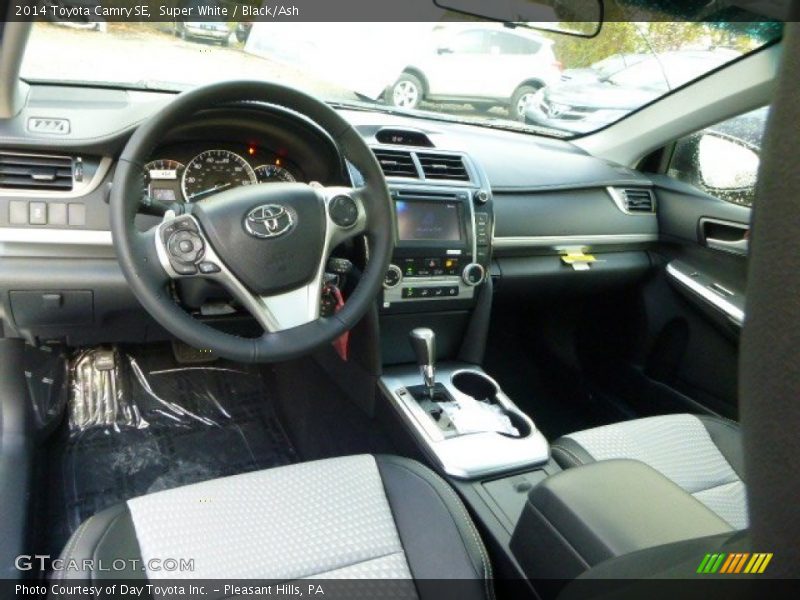 Super White / Black/Ash 2014 Toyota Camry SE