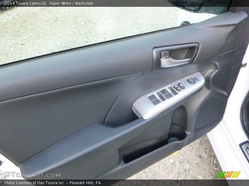 Super White / Black/Ash 2014 Toyota Camry SE