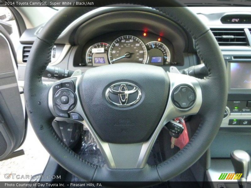 Super White / Black/Ash 2014 Toyota Camry SE