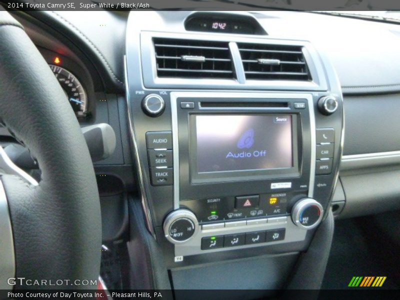 Super White / Black/Ash 2014 Toyota Camry SE
