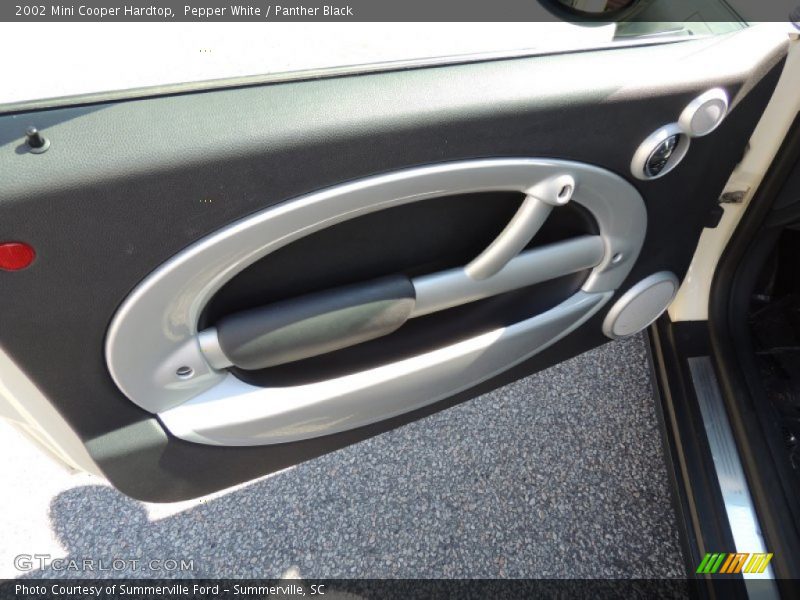 Pepper White / Panther Black 2002 Mini Cooper Hardtop