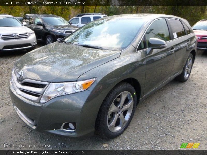 Front 3/4 View of 2014 Venza XLE