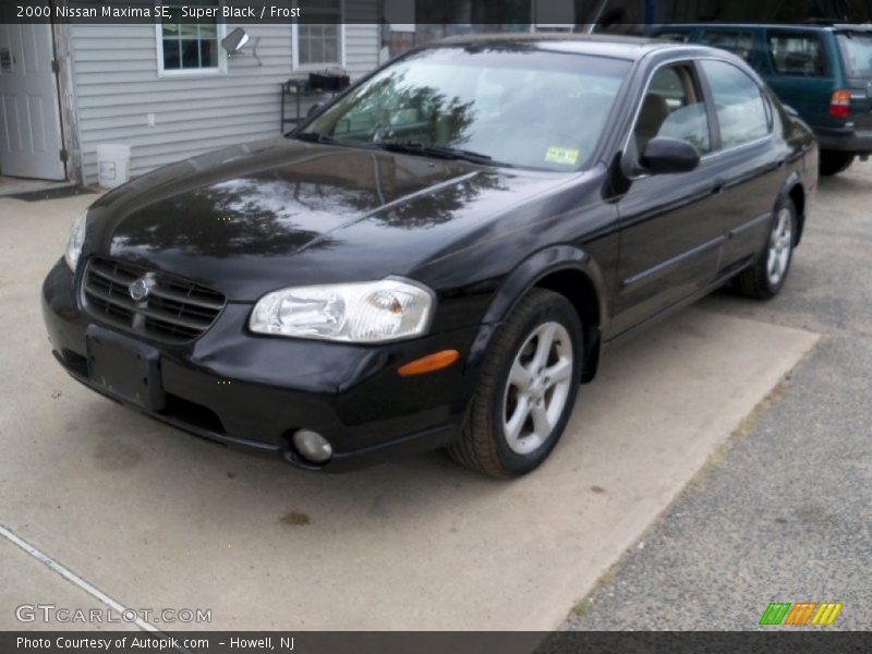 Super Black / Frost 2000 Nissan Maxima SE