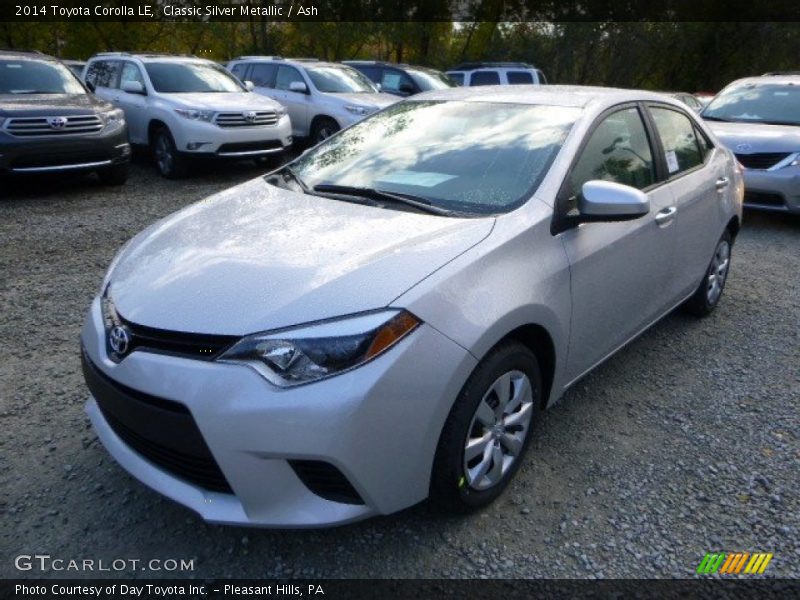 Front 3/4 View of 2014 Corolla LE