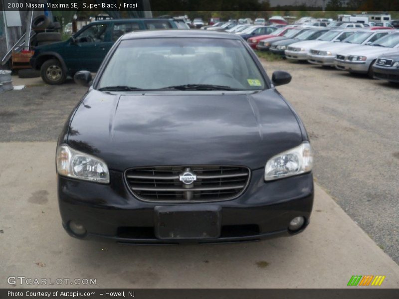 Super Black / Frost 2000 Nissan Maxima SE