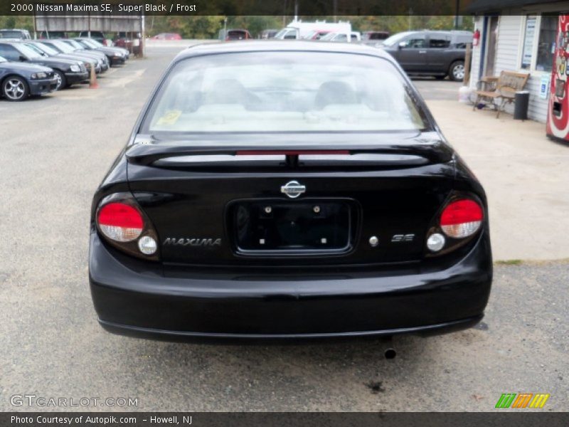 Super Black / Frost 2000 Nissan Maxima SE