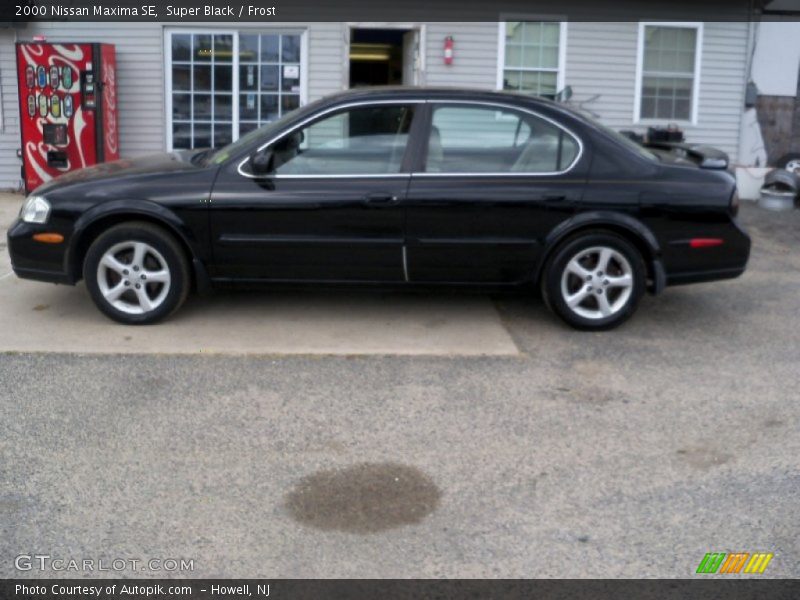 Super Black / Frost 2000 Nissan Maxima SE