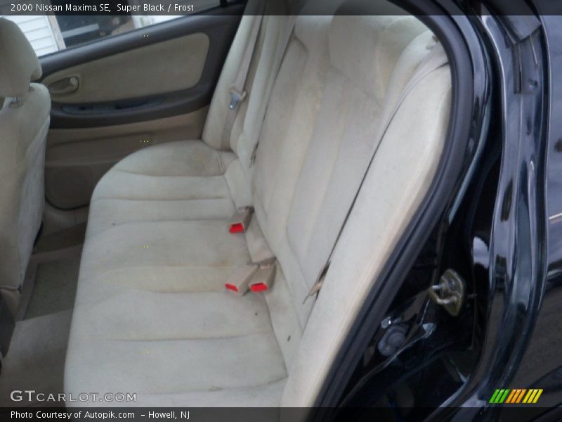 Super Black / Frost 2000 Nissan Maxima SE