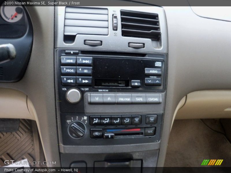 Super Black / Frost 2000 Nissan Maxima SE