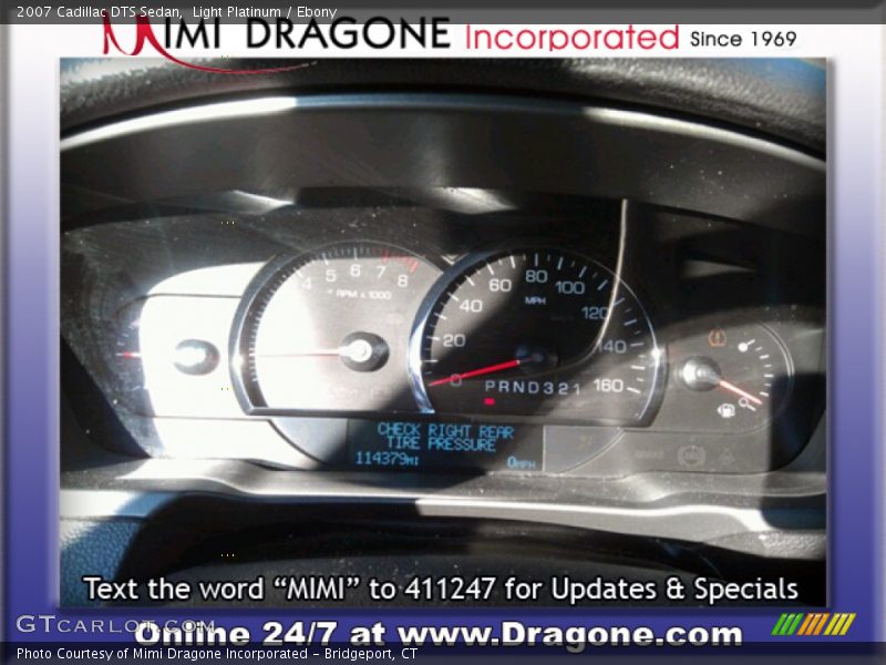 Light Platinum / Ebony 2007 Cadillac DTS Sedan