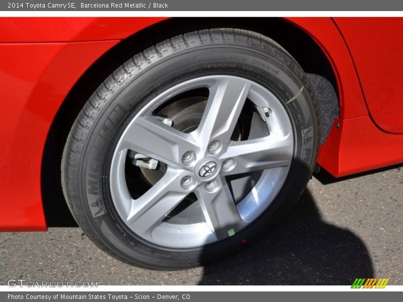 Barcelona Red Metallic / Black 2014 Toyota Camry SE