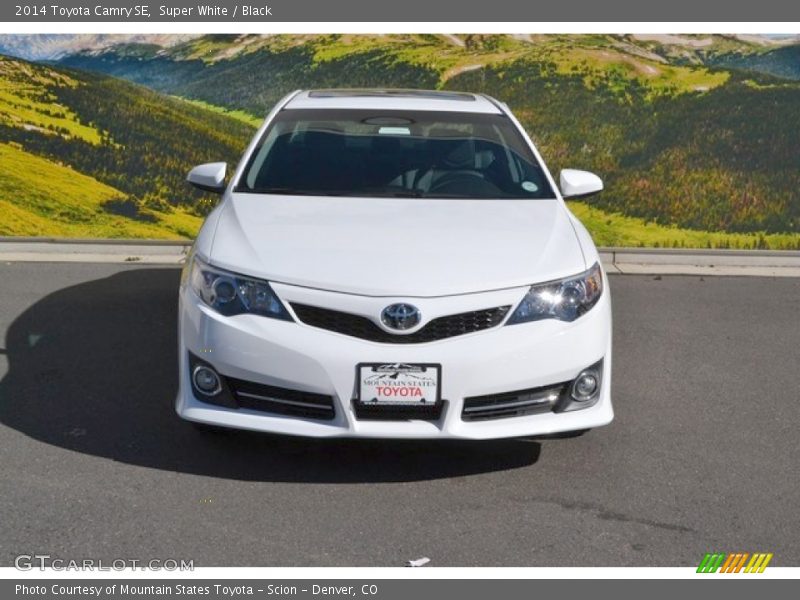 Super White / Black 2014 Toyota Camry SE