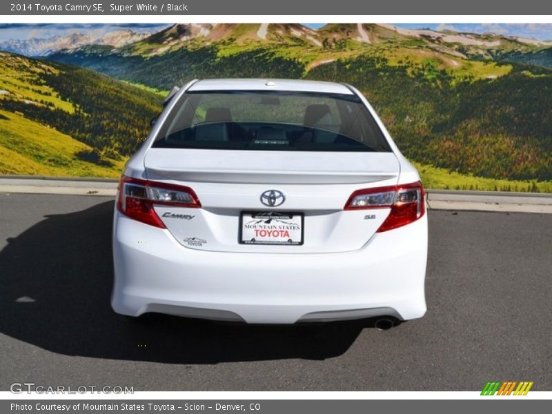 Super White / Black 2014 Toyota Camry SE