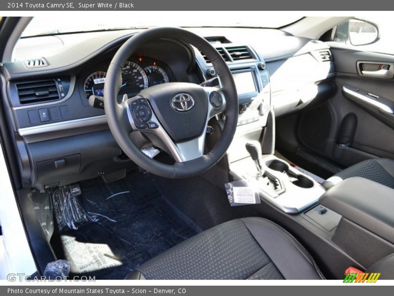 Super White / Black 2014 Toyota Camry SE