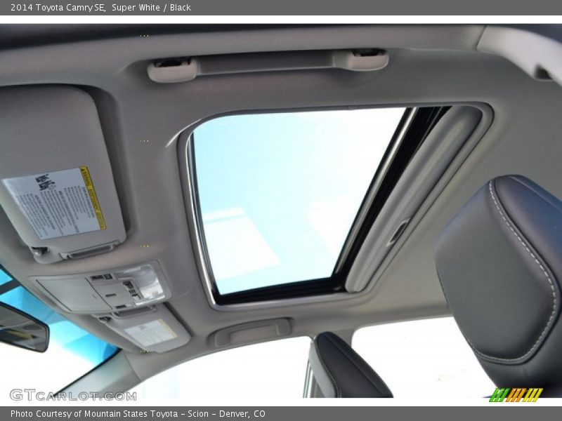 Super White / Black 2014 Toyota Camry SE
