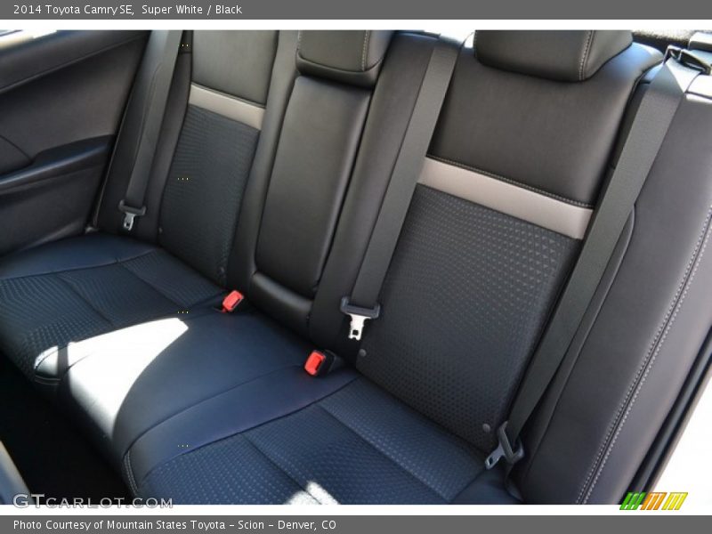 Super White / Black 2014 Toyota Camry SE