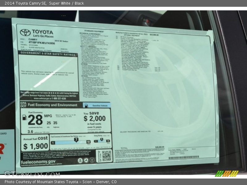 Super White / Black 2014 Toyota Camry SE