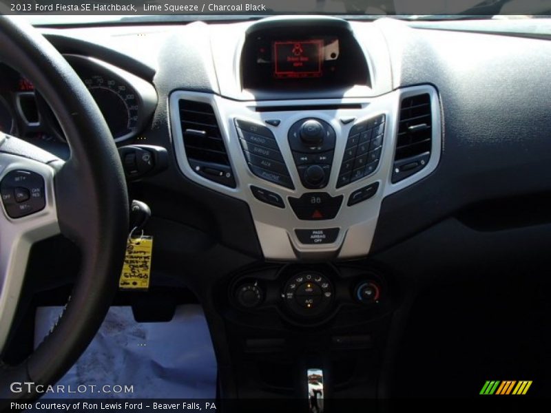 Lime Squeeze / Charcoal Black 2013 Ford Fiesta SE Hatchback
