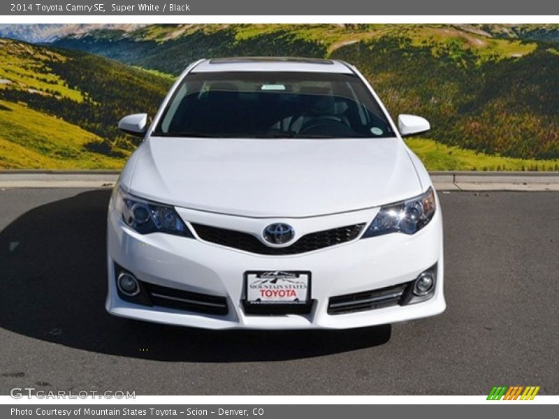 Super White / Black 2014 Toyota Camry SE