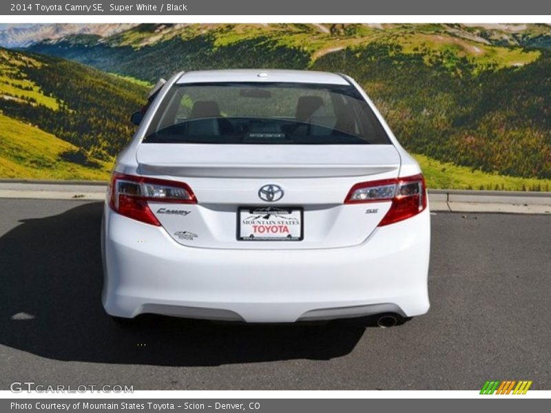 Super White / Black 2014 Toyota Camry SE