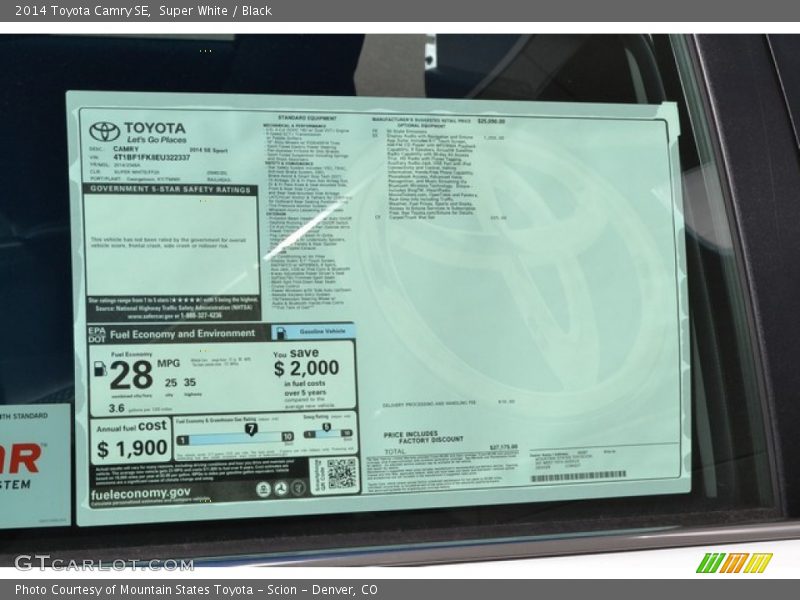 Super White / Black 2014 Toyota Camry SE