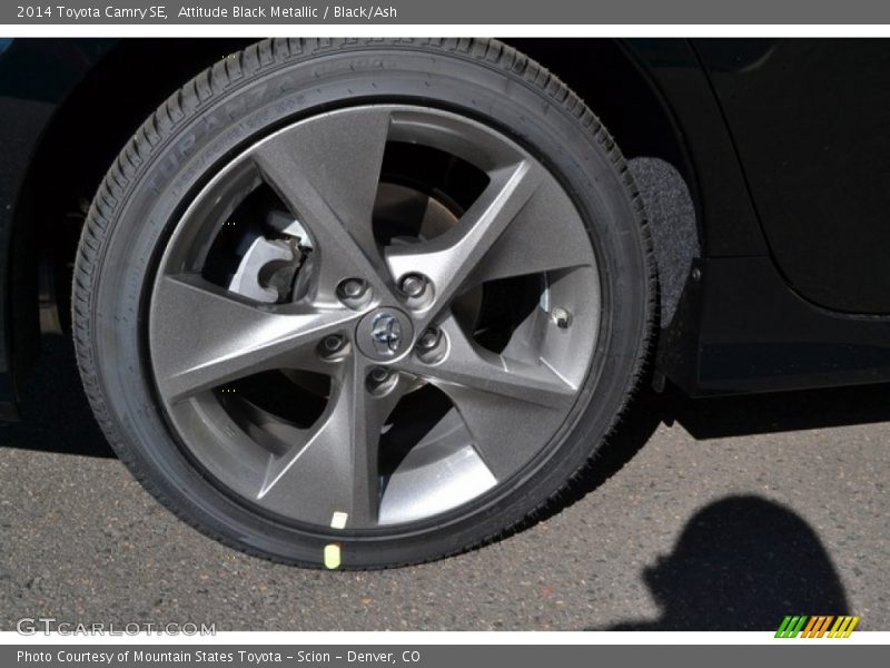Attitude Black Metallic / Black/Ash 2014 Toyota Camry SE