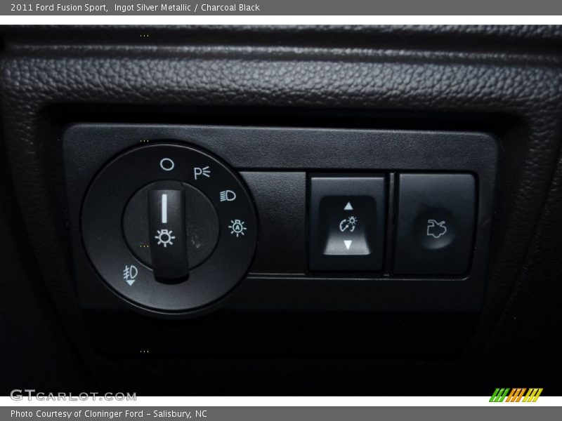 Ingot Silver Metallic / Charcoal Black 2011 Ford Fusion Sport