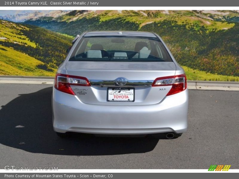 Classic Silver Metallic / Ivory 2014 Toyota Camry XLE