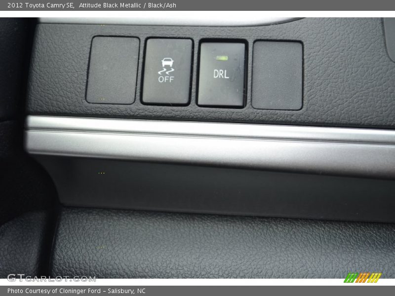 Attitude Black Metallic / Black/Ash 2012 Toyota Camry SE