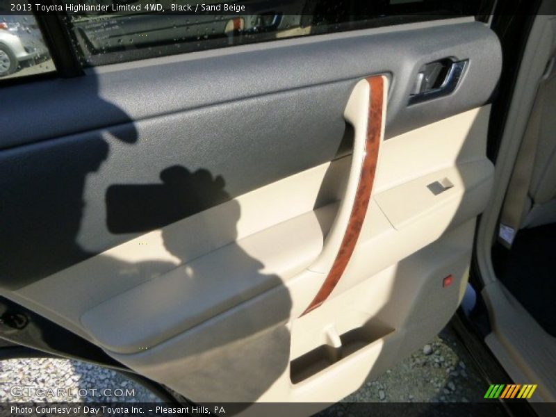 Black / Sand Beige 2013 Toyota Highlander Limited 4WD