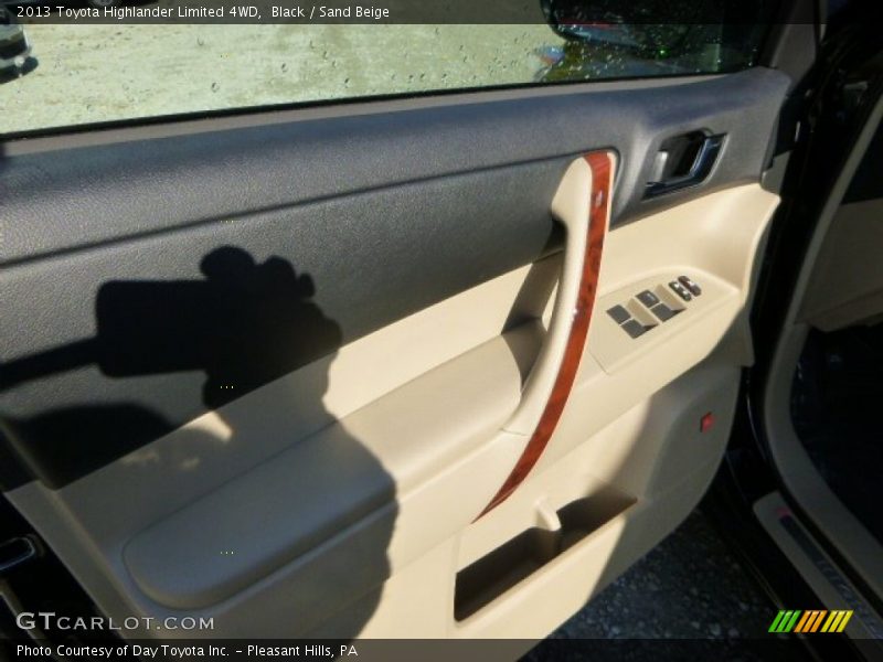 Black / Sand Beige 2013 Toyota Highlander Limited 4WD