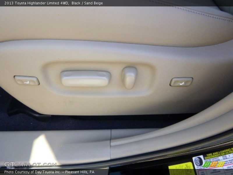 Black / Sand Beige 2013 Toyota Highlander Limited 4WD