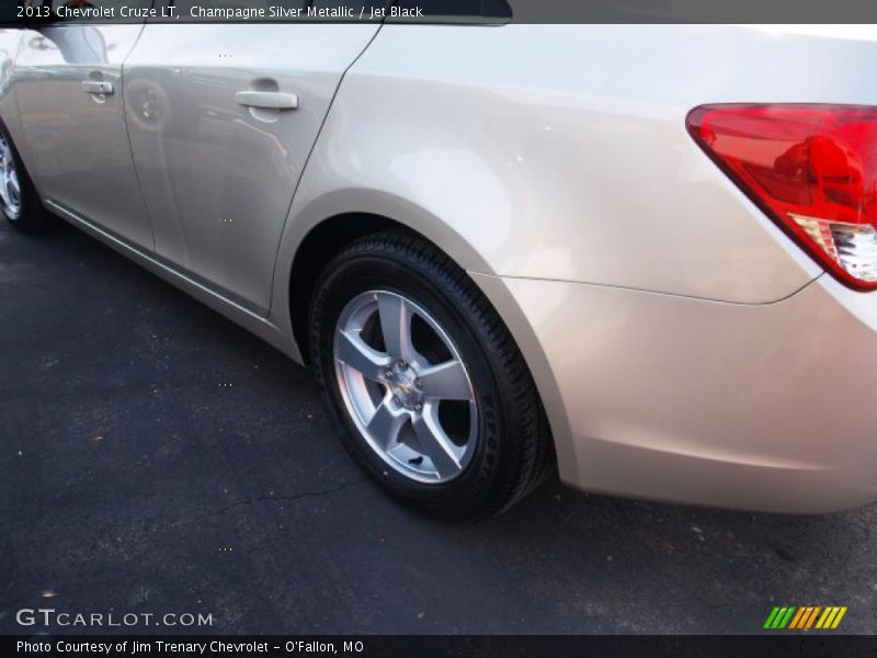 Champagne Silver Metallic / Jet Black 2013 Chevrolet Cruze LT