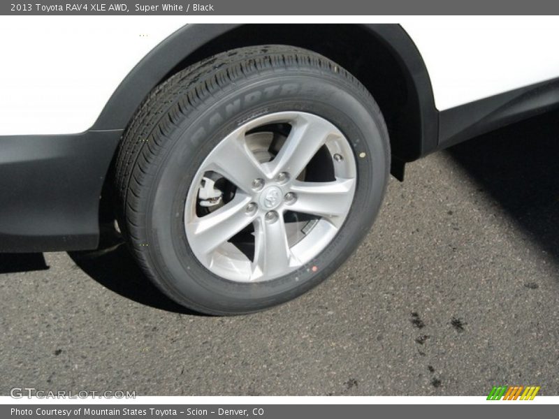Super White / Black 2013 Toyota RAV4 XLE AWD